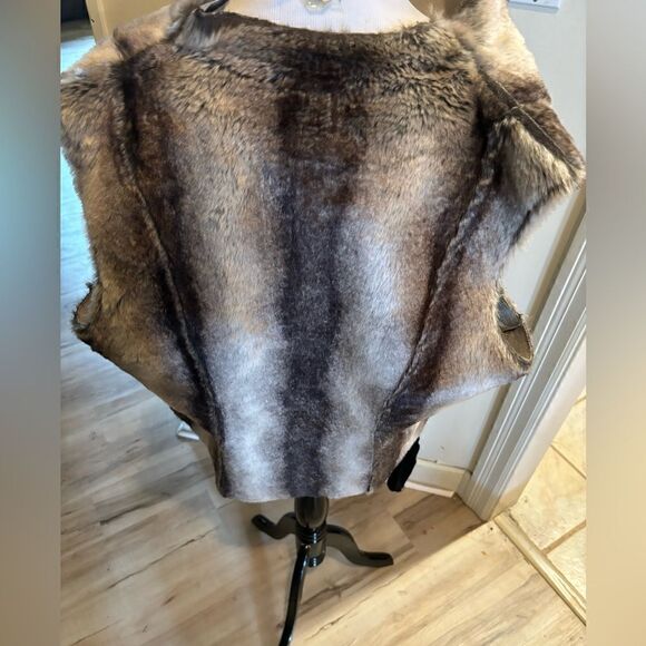 Cute Faux Fur Vest size M - Picture 3 of 4